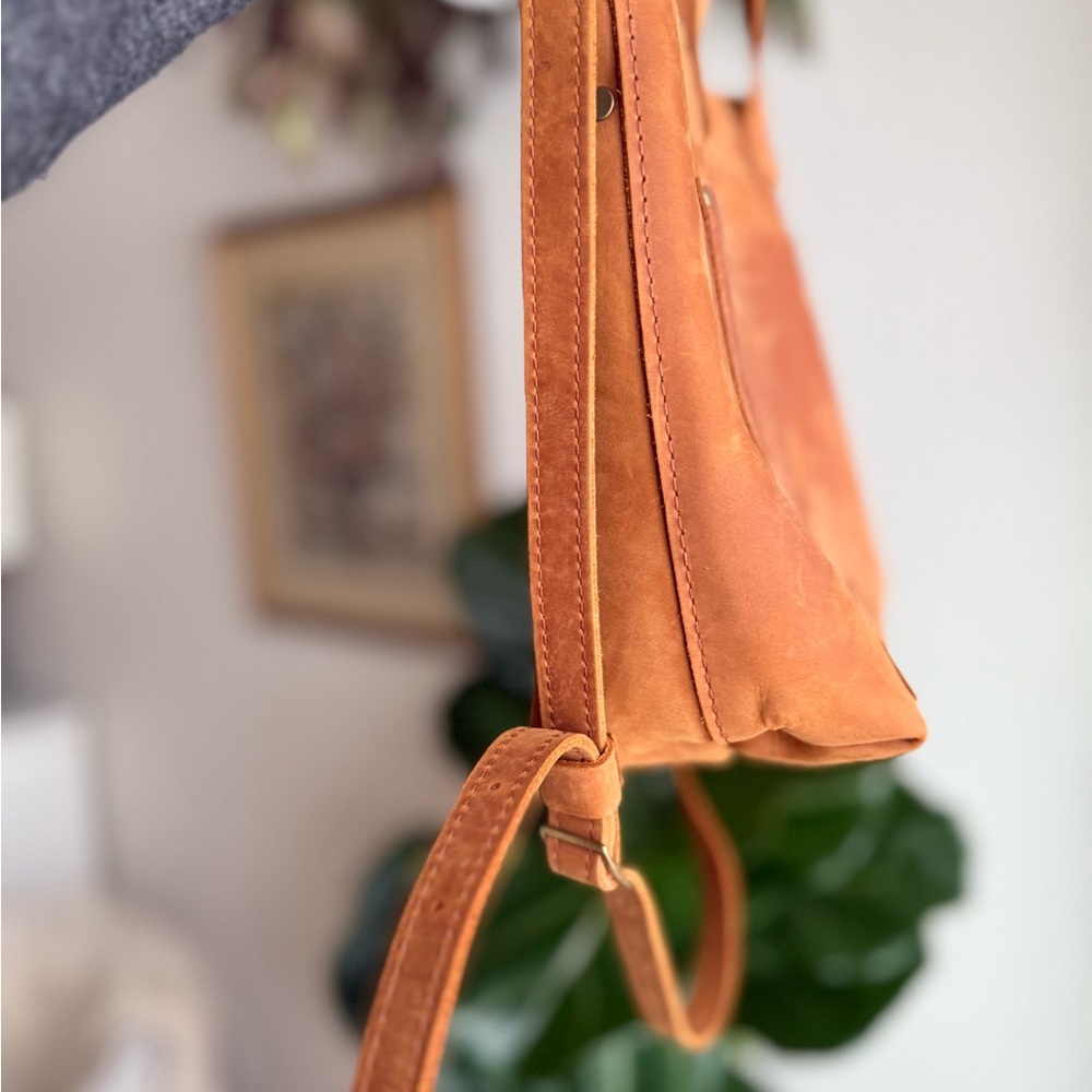 Portland Leather Medium Crossbody Tote Bag Dakota Leather - Picture 5 of 11